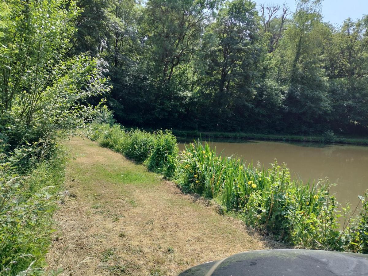 Deux Etangs Poissonneux Au Milieu Des Bois Avec Gite Moderne, La Halte Des Deux Lacs Rosée Εξωτερικό φωτογραφία